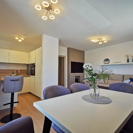 Apartment Liznjan Apartman *